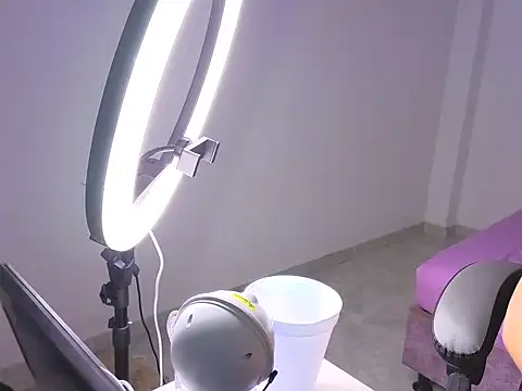 Alexamoon7's cam snapshot