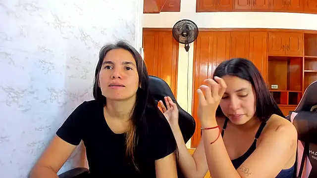 Emily_and_Soffy live sex cam