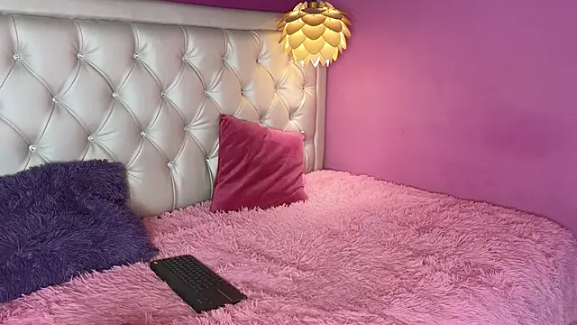 ivonne_heaven's cam snapshot