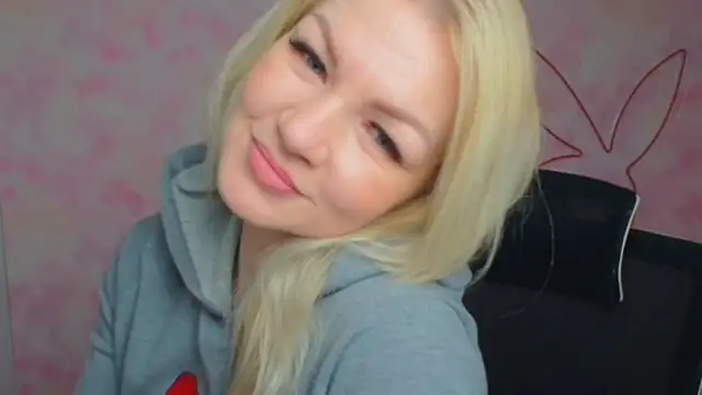 Madonna_Fire's cam snapshot