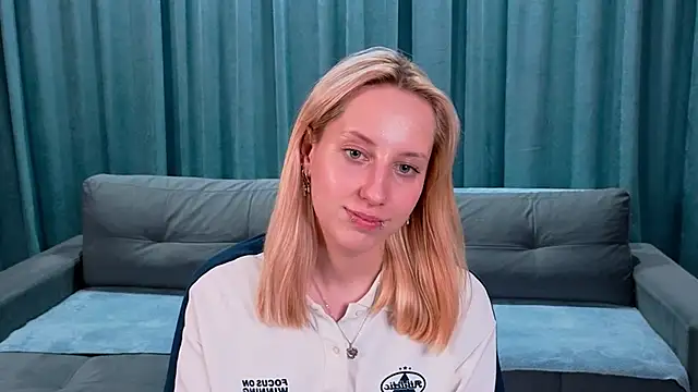 EmilyReyess's cam snapshot