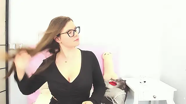 CarolineFlirt's cam snapshot