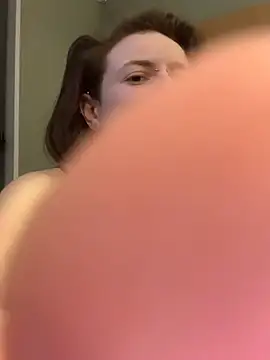 GoldenPussy1329's cam snapshot