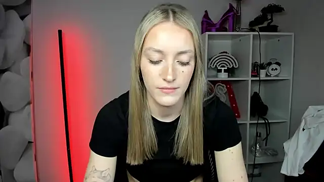 EvelynBlond's cam snapshot