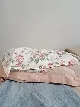 charmingdawn's cam snapshot