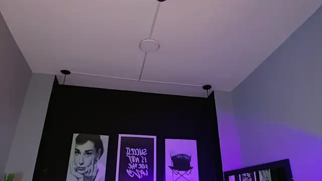 kitty_collins_'s cam snapshot