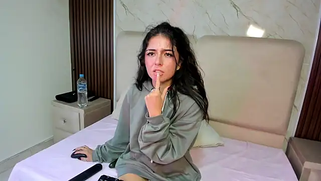 LunaSmithly's cam snapshot