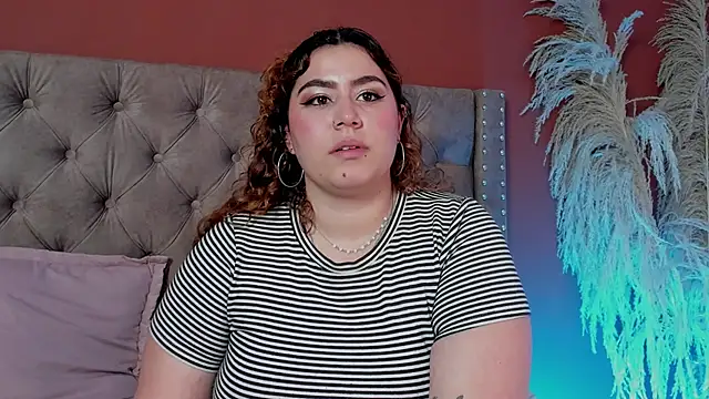 ari_rouse_'s cam snapshot