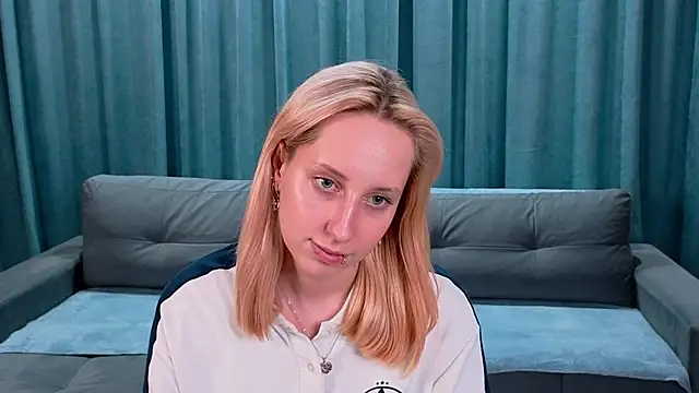 EmilyReyess's cam snapshot