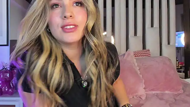 Cloee_Rainbow1 live sex cam