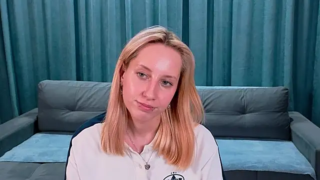 EmilyReyess's cam snapshot