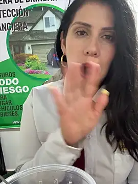 Alysson-- live sex cam