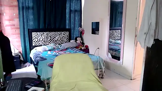 Sashaferrari2000 live sex cam