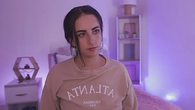 Enola_Holmes_'s cam snapshot