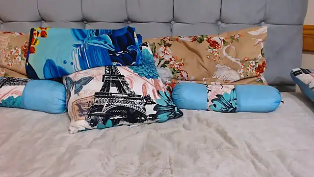 ChocolateClit's cam snapshot