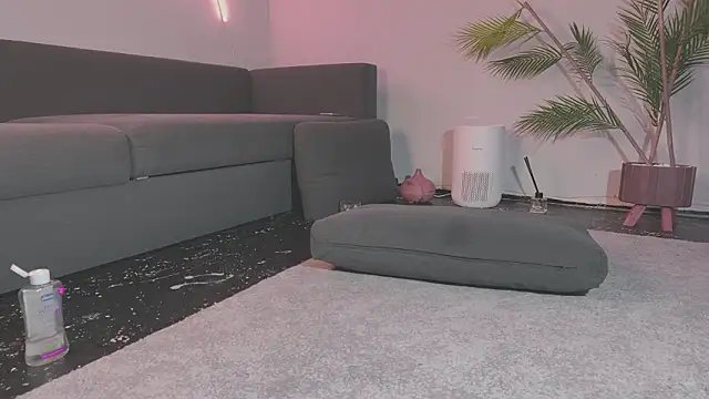 Monicamix's cam snapshot