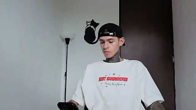 Saturno_v live sex cam