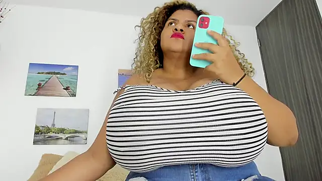 bigmom69_'s cam snapshot