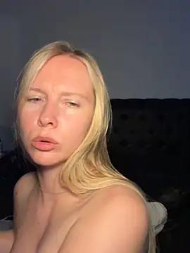 Ellie-rosee live sex cam