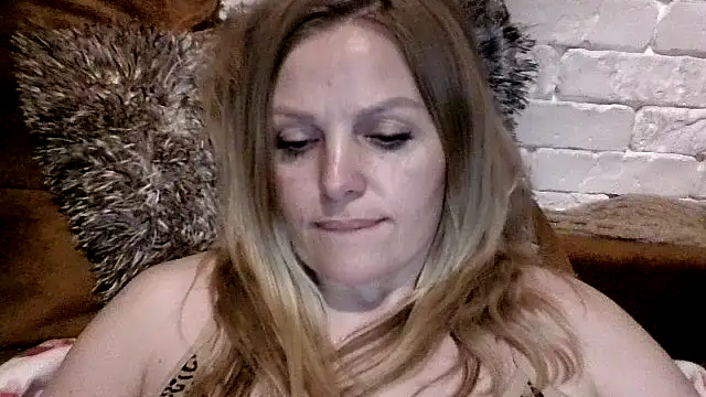 Angel_girllovemy's cam snapshot