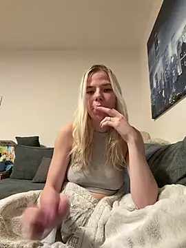 BlondieJujuVibe's cam snapshot