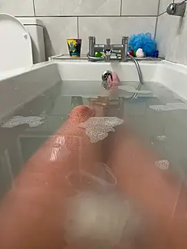 JustYourNormalCouple's cam snapshot