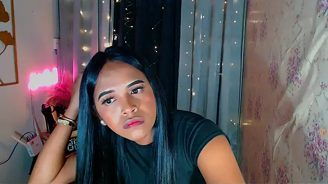 Lorainnelustts live sex cam