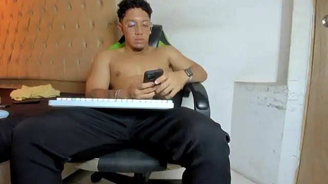 MaxSeduce23 live sex cam