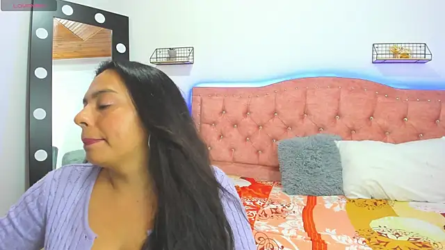 Mia-BOOBSPRETTY's cam snapshot