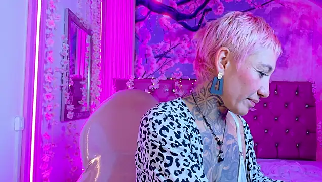 Everlyn_sexx's cam snapshot