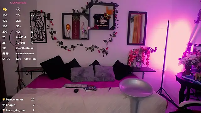 QueenRose94's cam snapshot