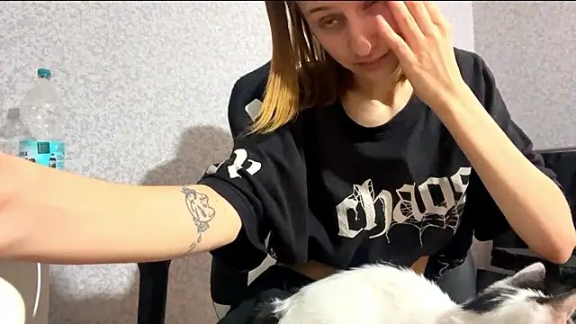 Sweety_Burger's cam snapshot