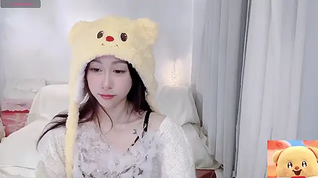 Fayebae_11's cam snapshot