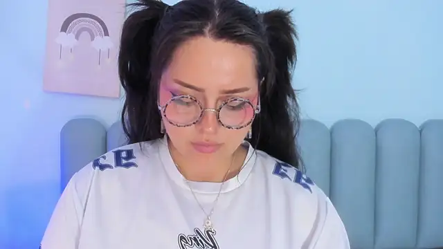 curvy_rousi's cam snapshot