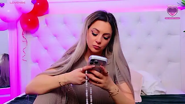 AriannaSins live sex cam