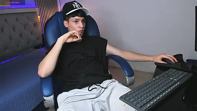 SamBlack_'s cam snapshot