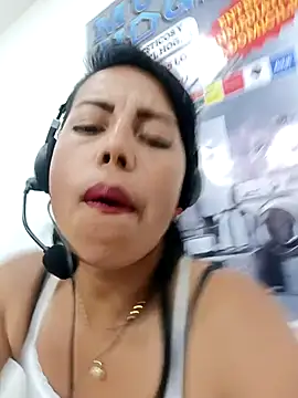 _andrea30 live sex cam