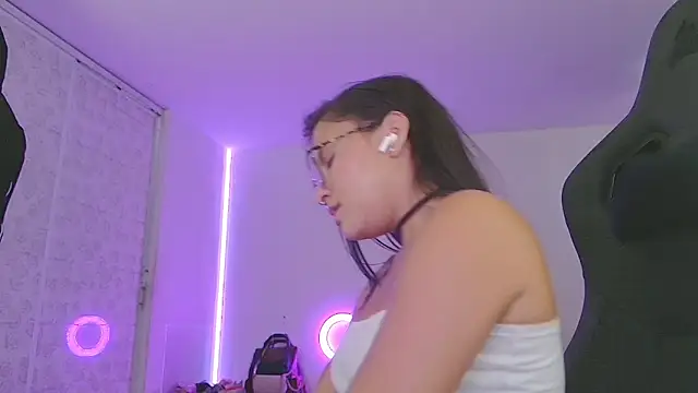 Lucy_Fer5's cam snapshot