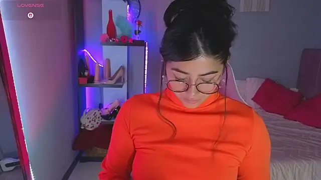 LoaLuxury's cam snapshot