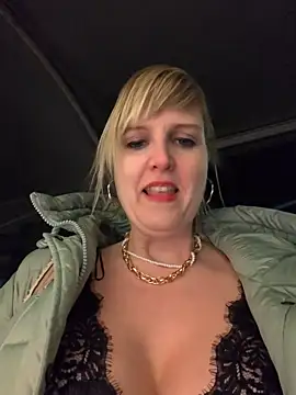 Sexybiene969's cam snapshot