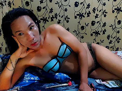 LadyBoyBigCock69 live sex cam