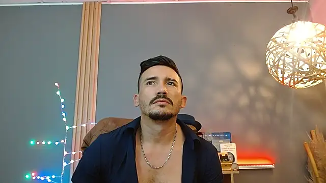 Reiko_85_ live sex cam