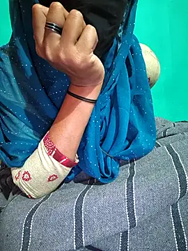 QWEEN7B's cam snapshot