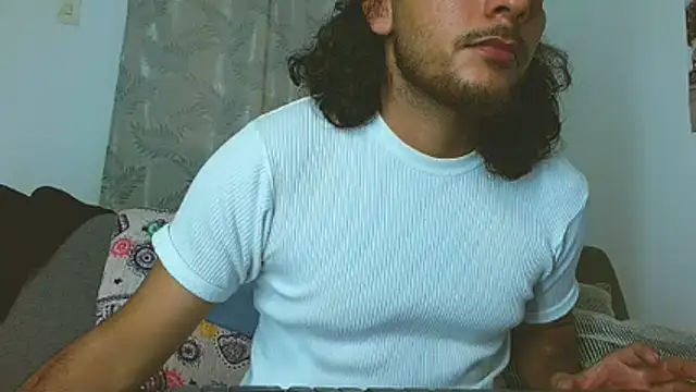 tuyo1995 live sex cam