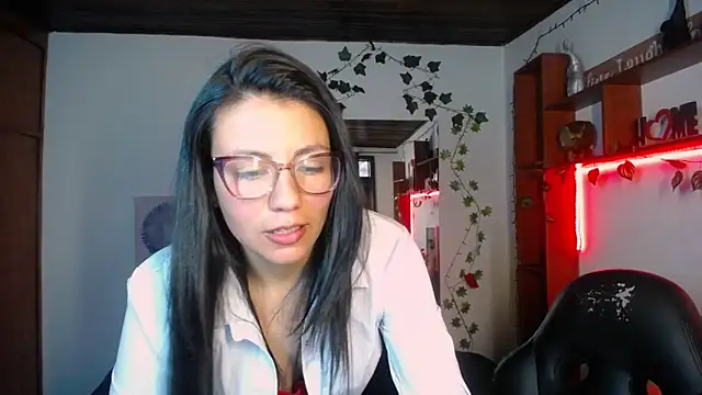 QueenRose94's cam snapshot