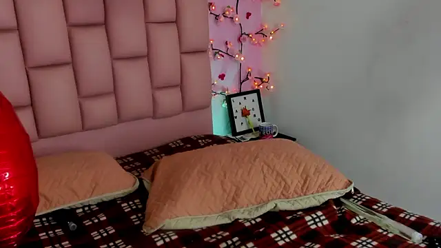 emma_cg's cam snapshot