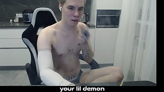 yourlildemon live sex cam