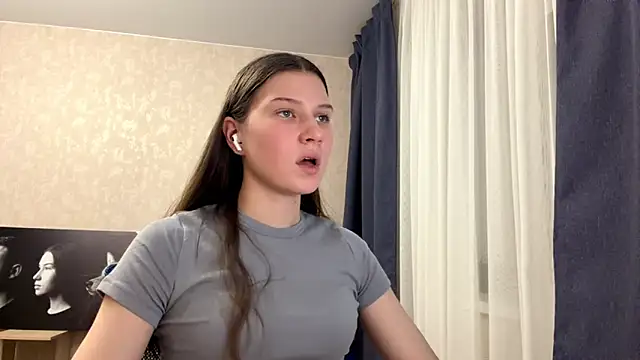 CloudyTube live sex cam