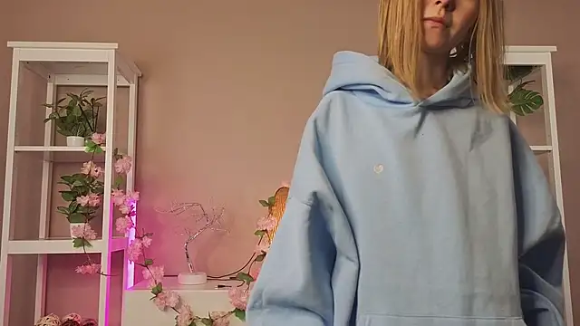 EssieVogel's cam snapshot