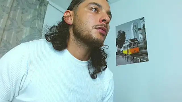 tuyo1995 live sex cam